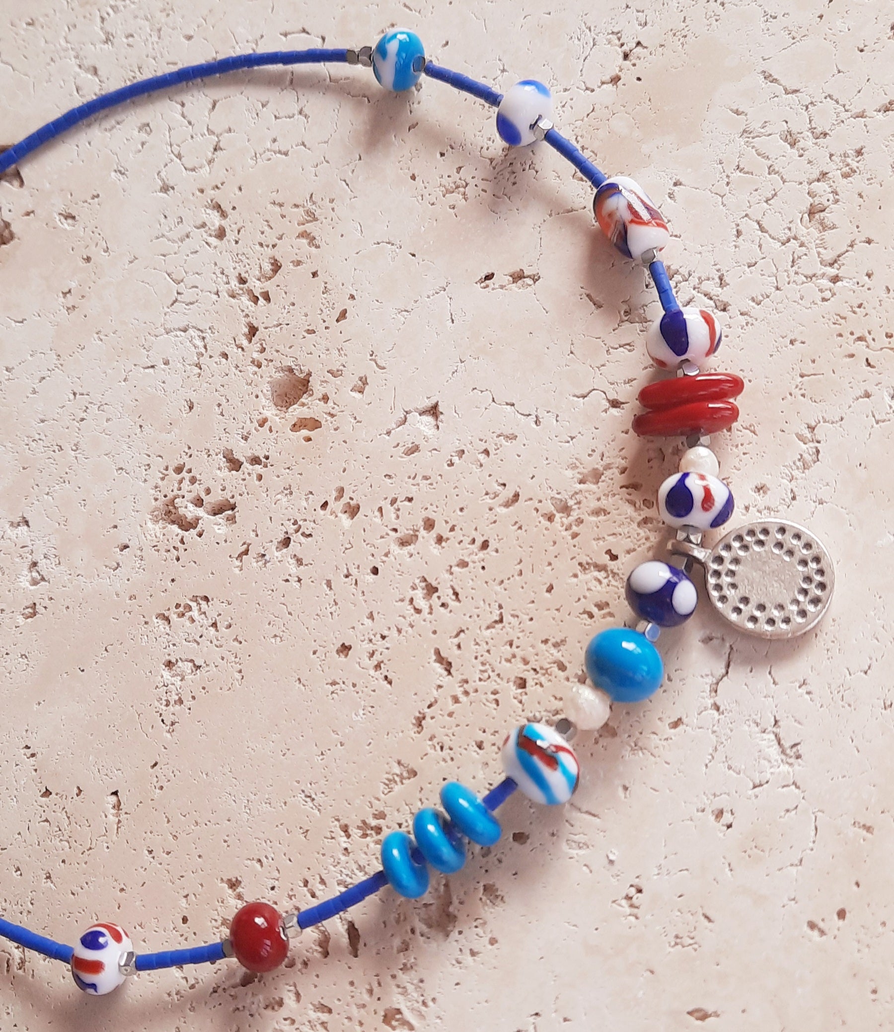 Lacivert Özel Tasarım Murano Boncuklu Süryani Madalyon Kolye