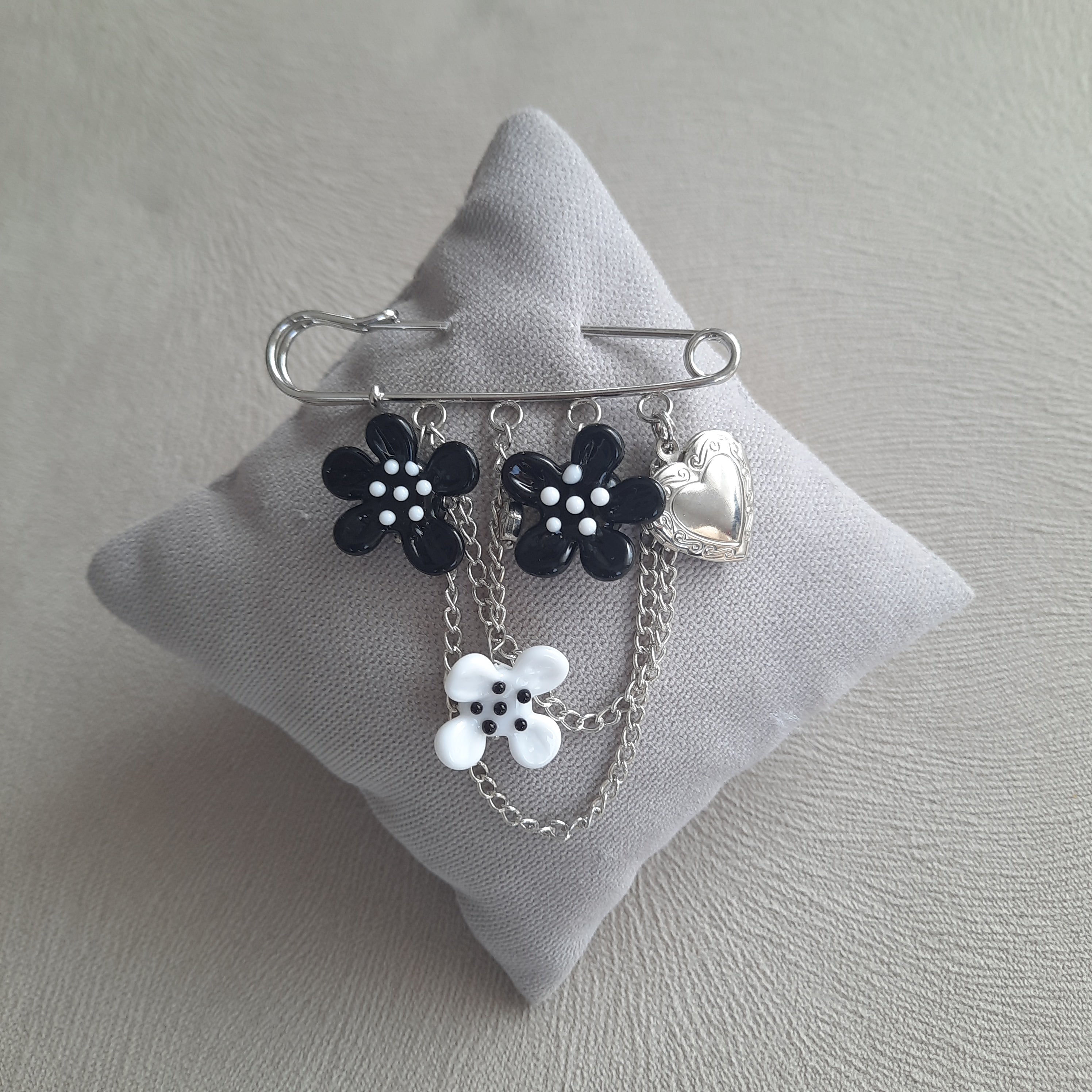 10 Kasım Özel Tasarım Murano Broş İskoç İğnesi ( Açılır Kalp)