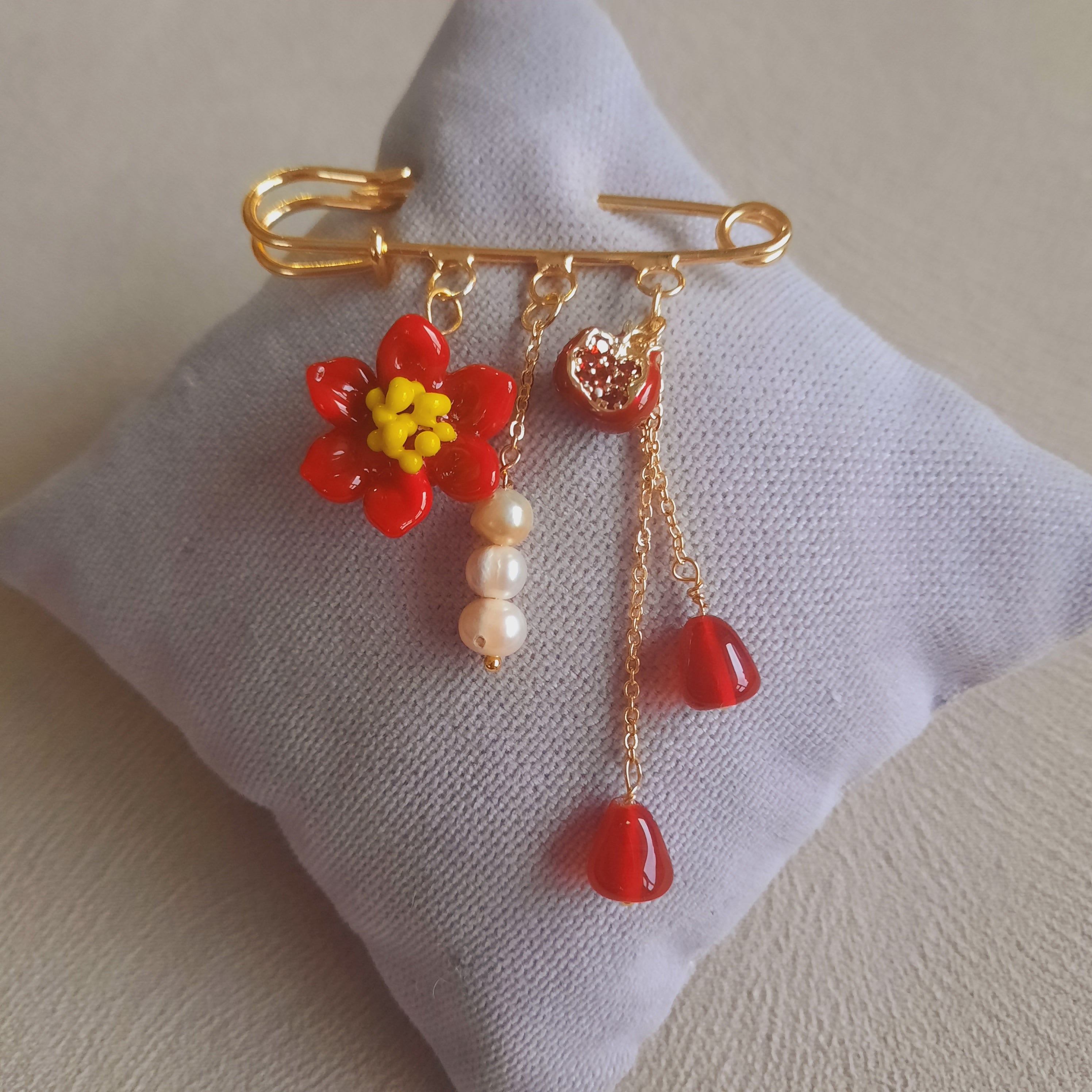 Nar Çiçeğim İncili Özel Tasarım Broş İskoç İğnesi