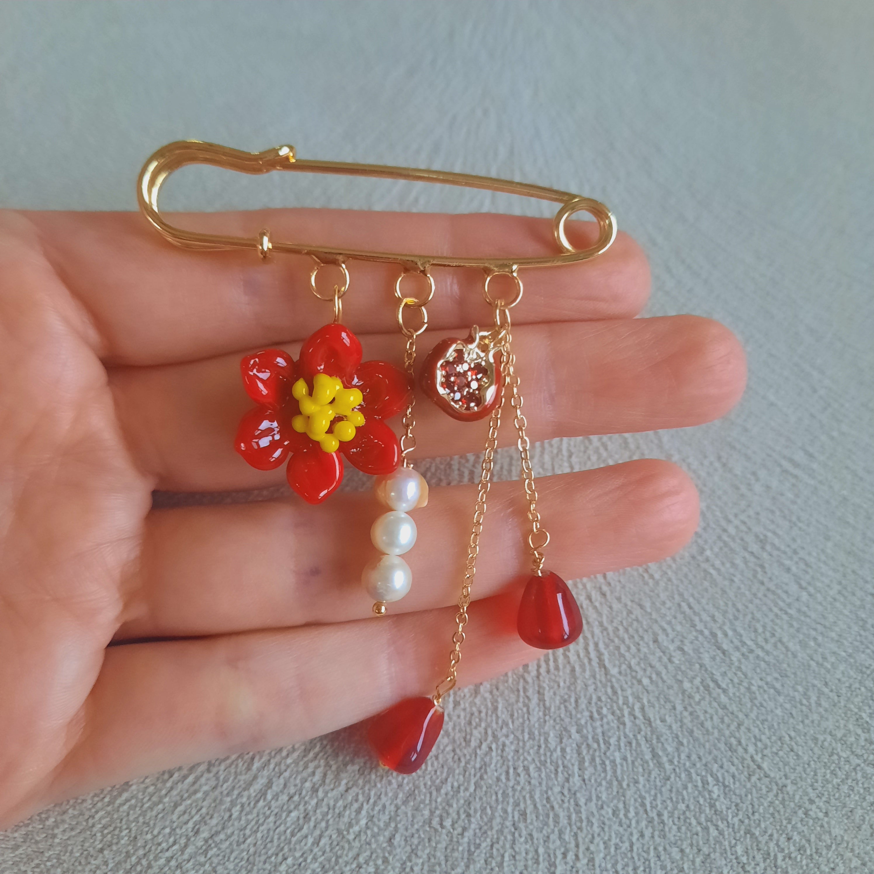 Nar Çiçeğim İncili Özel Tasarım Broş İskoç İğnesi