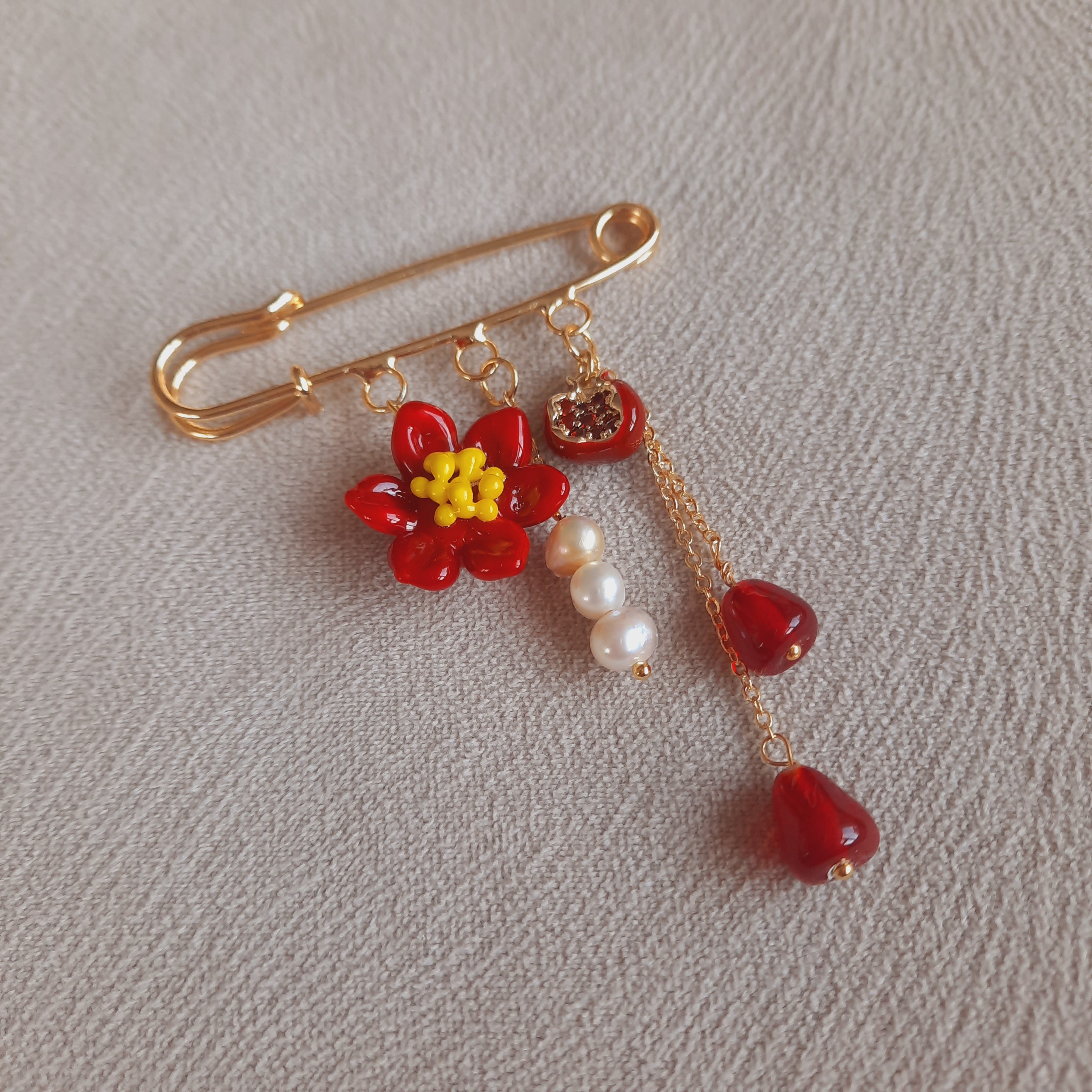 Nar Çiçeğim İncili Özel Tasarım Broş İskoç İğnesi