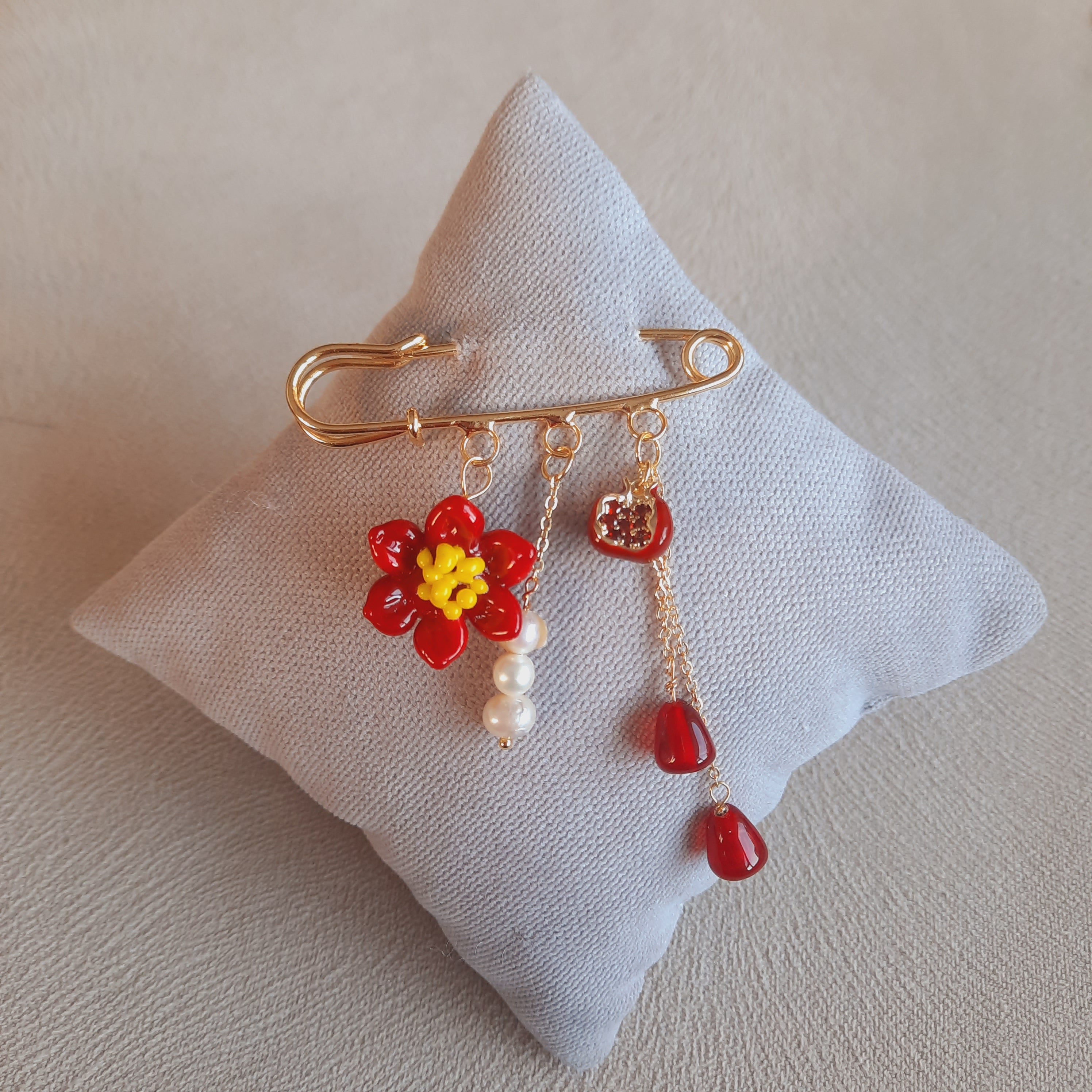 Nar Çiçeğim İncili Özel Tasarım Broş İskoç İğnesi