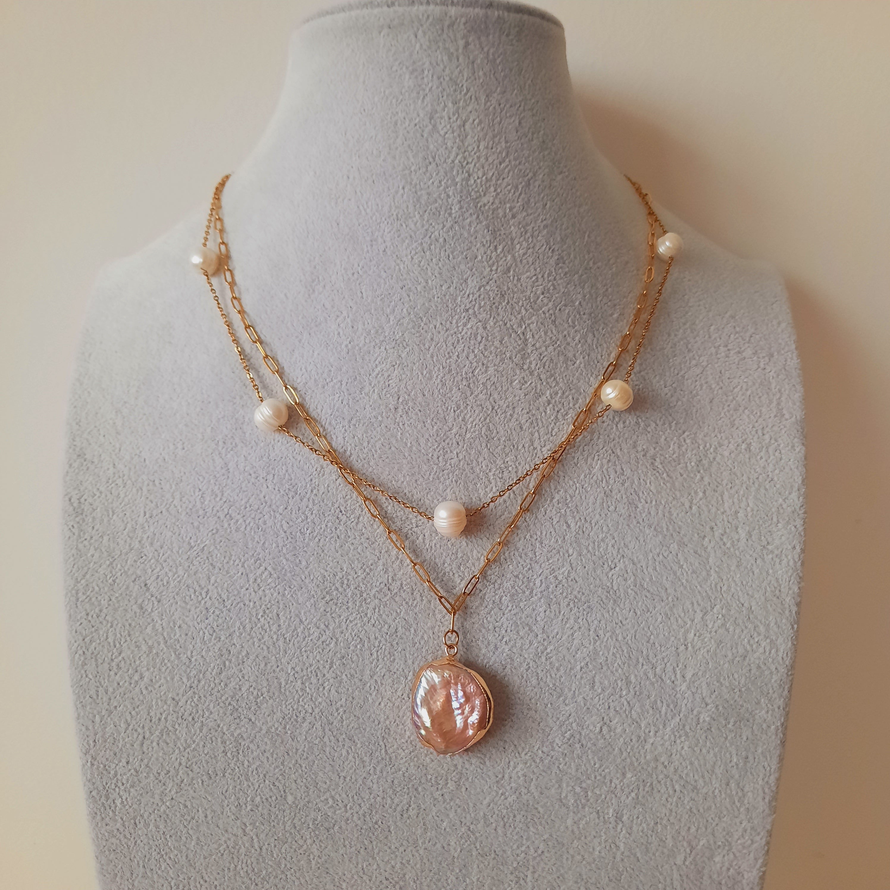 Üçlü İncili Madalyon ve Mercan Kolye Seti