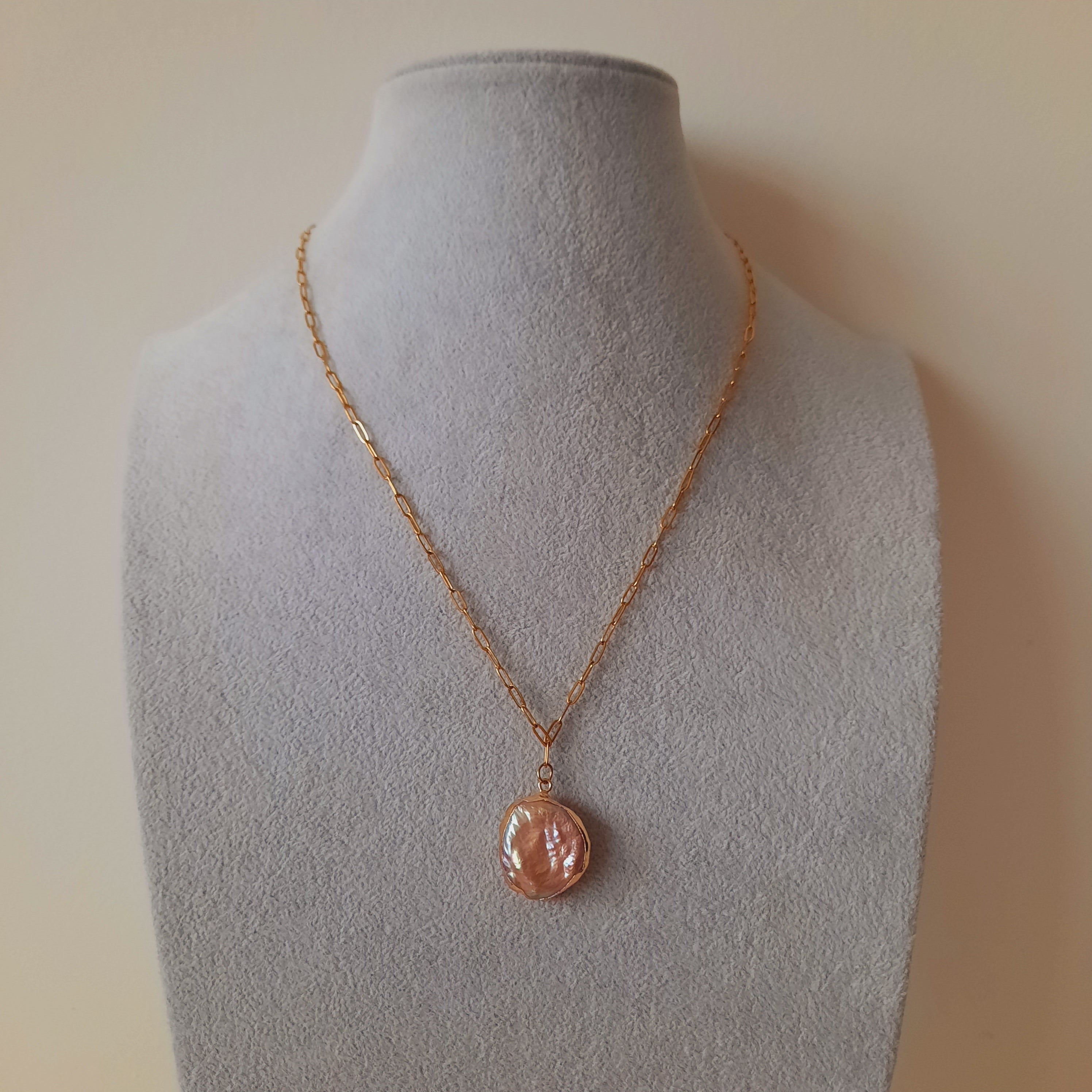 Üçlü İncili Madalyon ve Mercan Kolye Seti