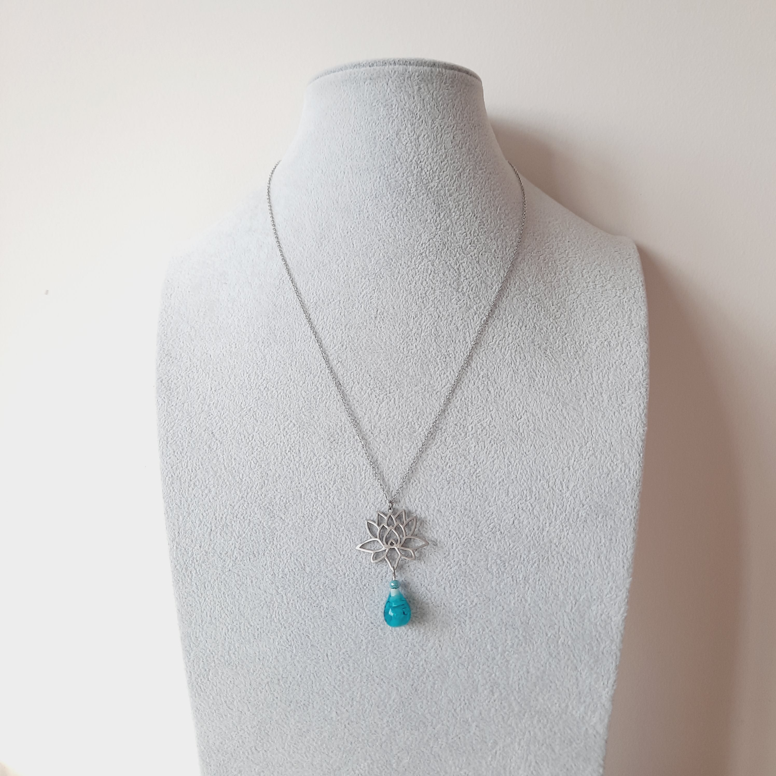 Lotus Çiçeği Paslanmaz Çelik Kolye