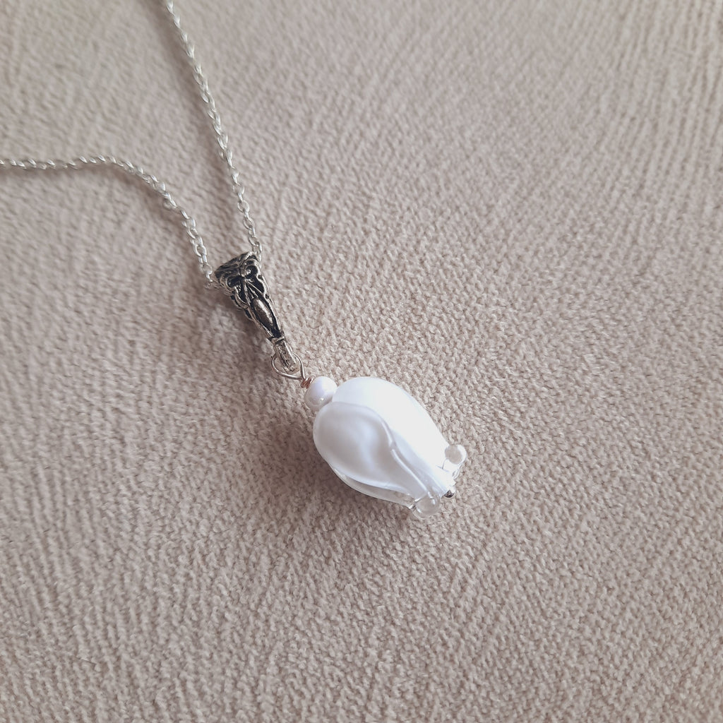 Beyaz Lale Küpe Kolye Ucu