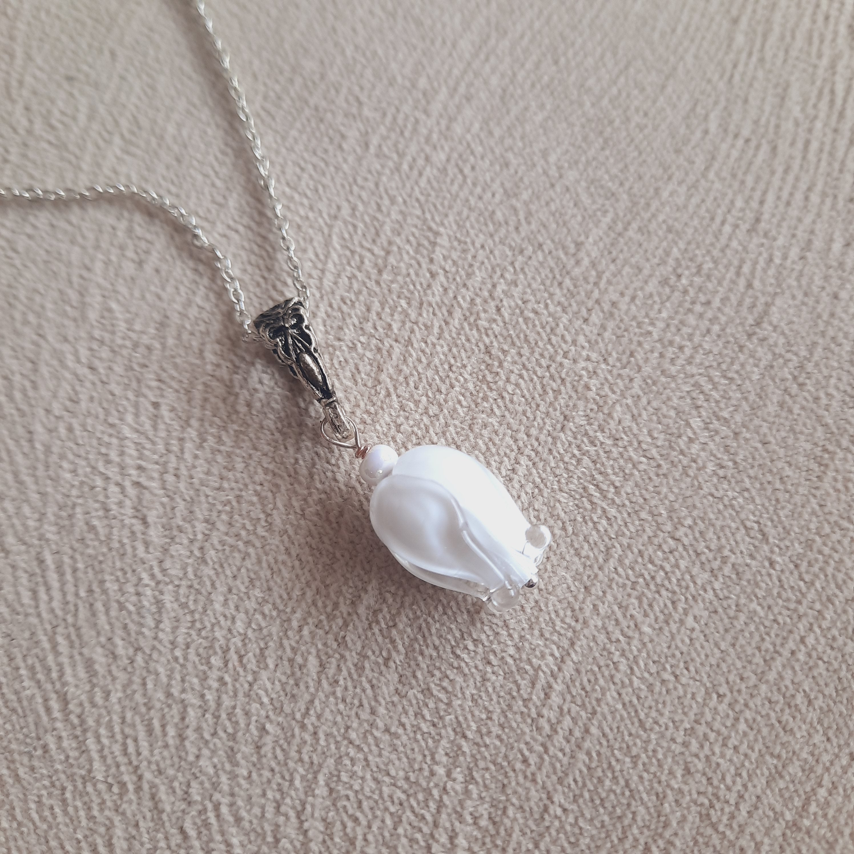 Beyaz Lale Küpe Kolye Ucu
