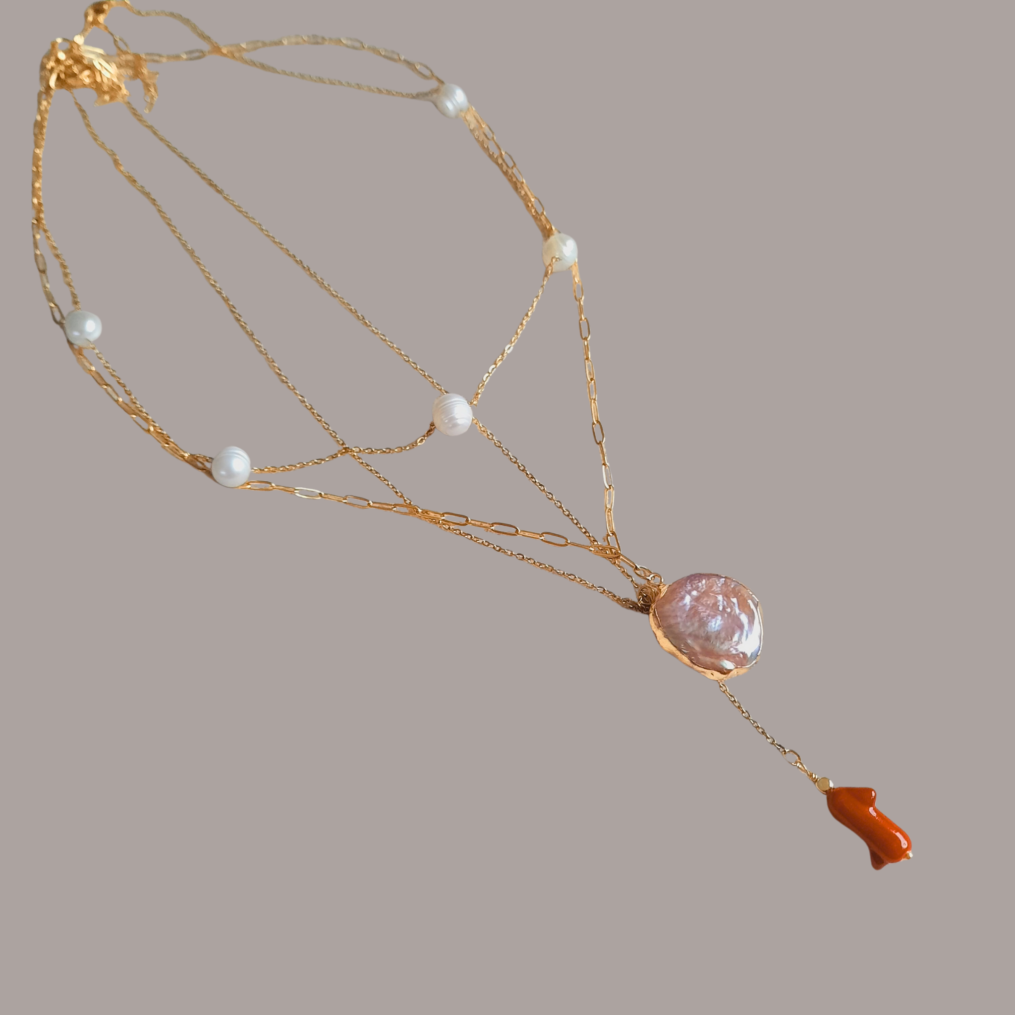 Üçlü İncili Madalyon ve Mercan Kolye Seti