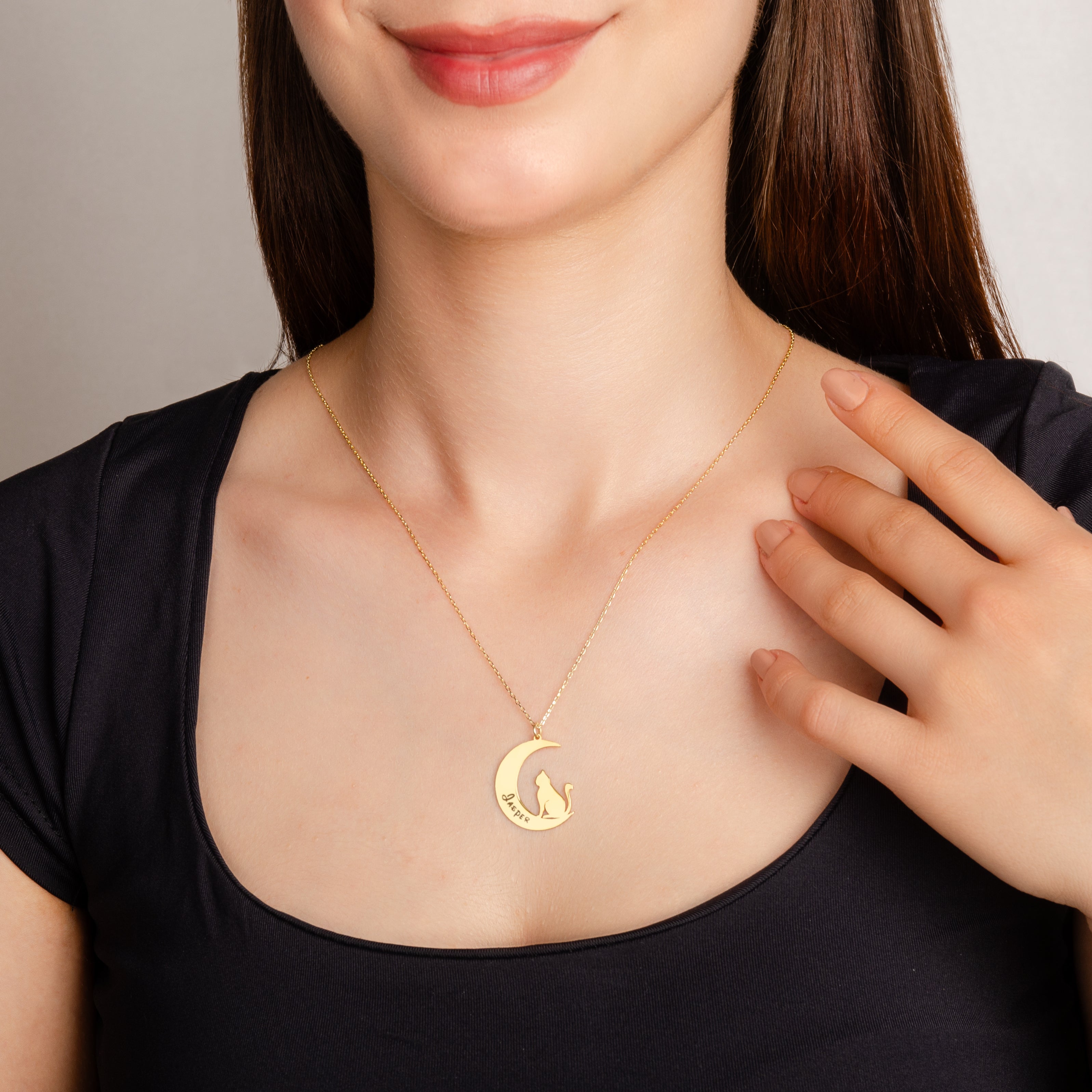 925 Ayar Kedi ve Ay İsimli  Gümüş Kolye (Altın veya Gümüş Renkte, Farklı Zincir Seçenekli)