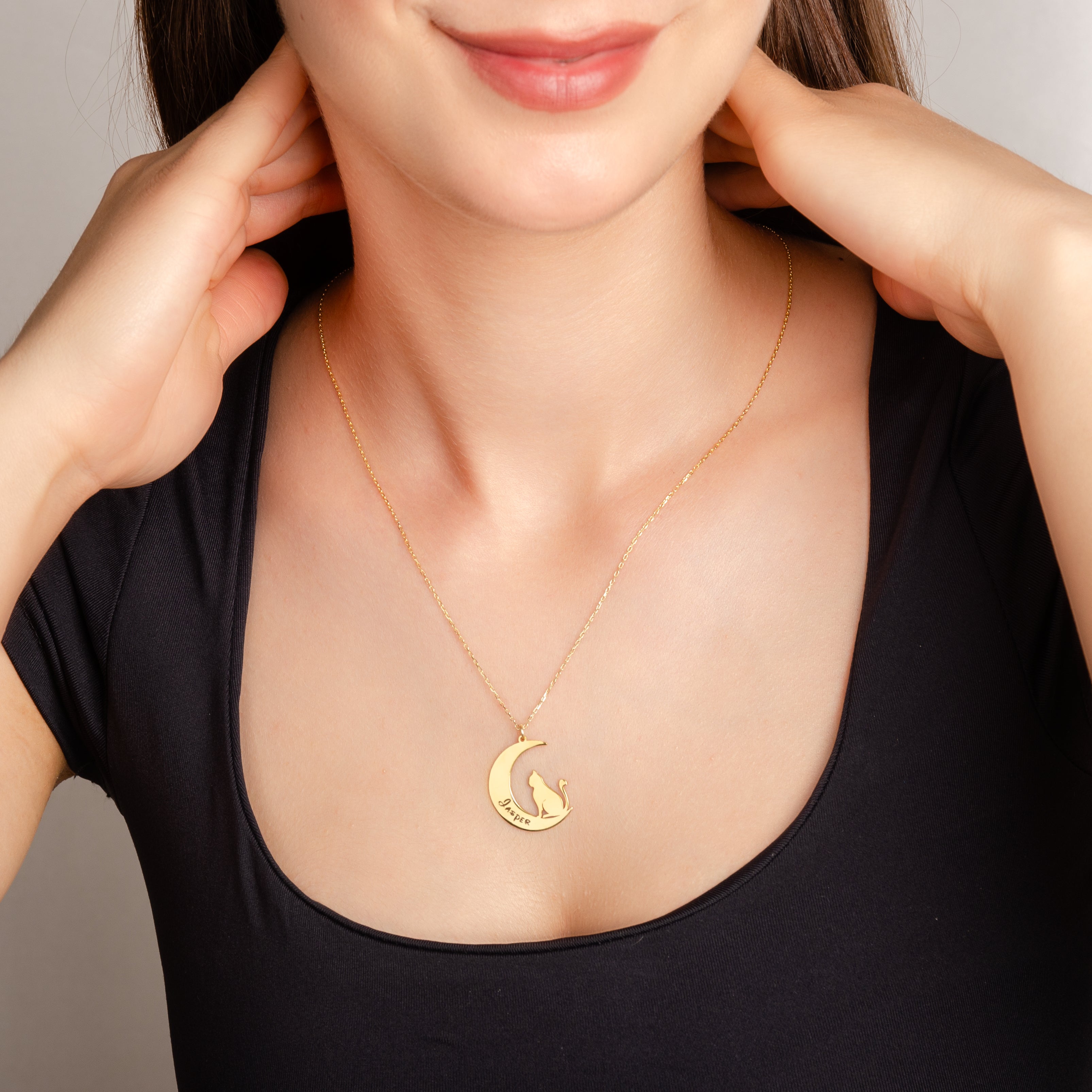 925 Ayar Kedi ve Ay İsimli  Gümüş Kolye (Altın veya Gümüş Renkte, Farklı Zincir Seçenekli)