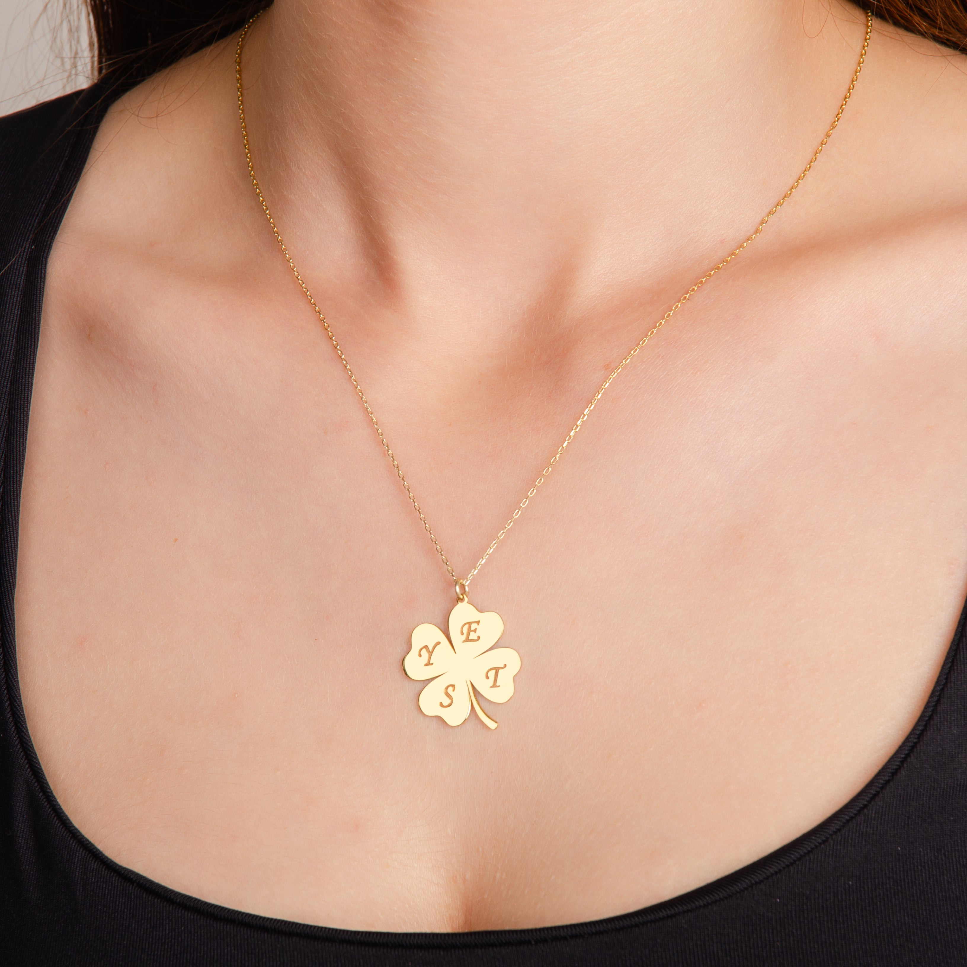 925 Ayar Yonca Harf Gümüş Kolye (Altın veya Gümüş Renkte, Farklı Zincir Seçenekli)