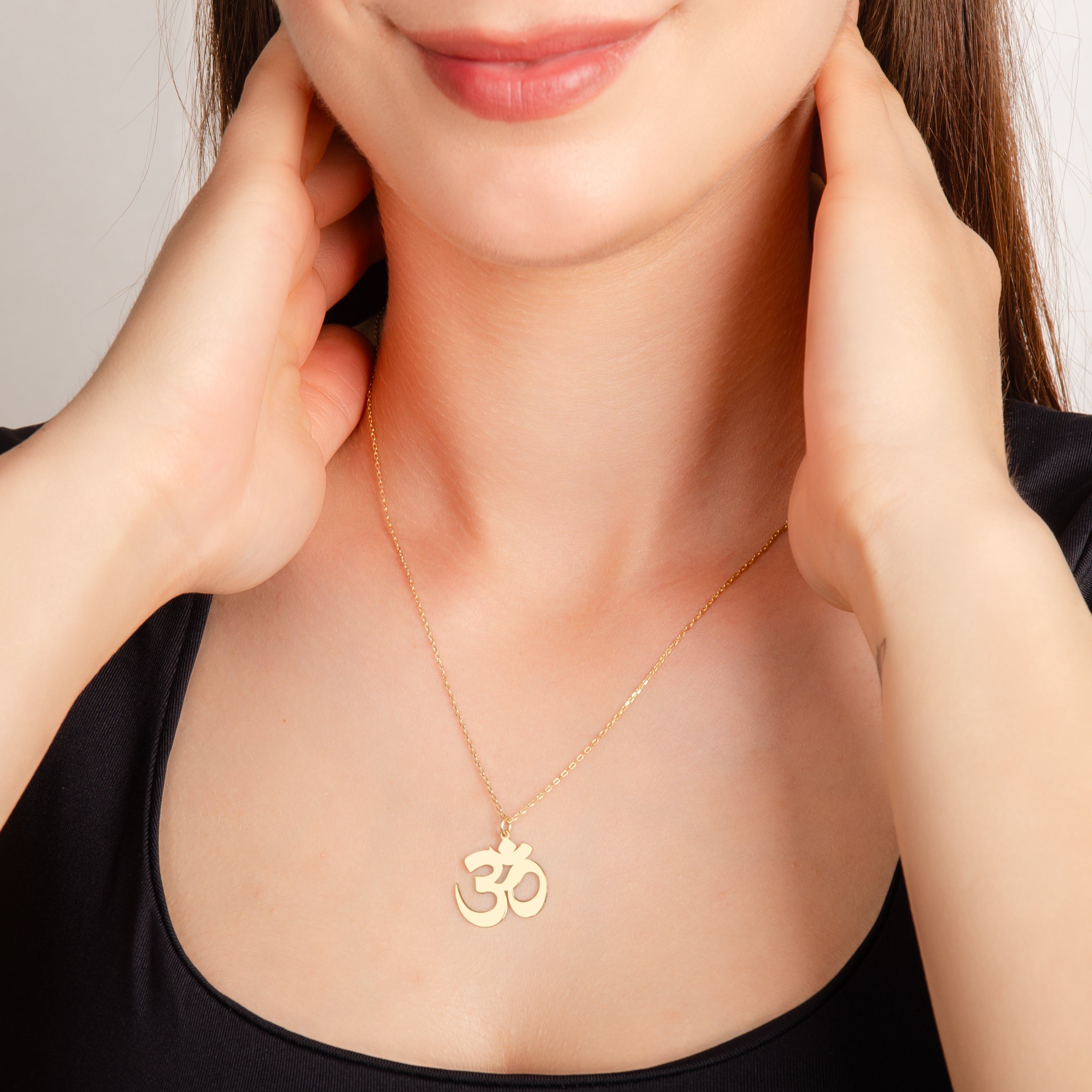 925 Ayar Om Gümüş Kolye (Altın veya Gümüş Renkte, Farklı Zincir Seçenekli)