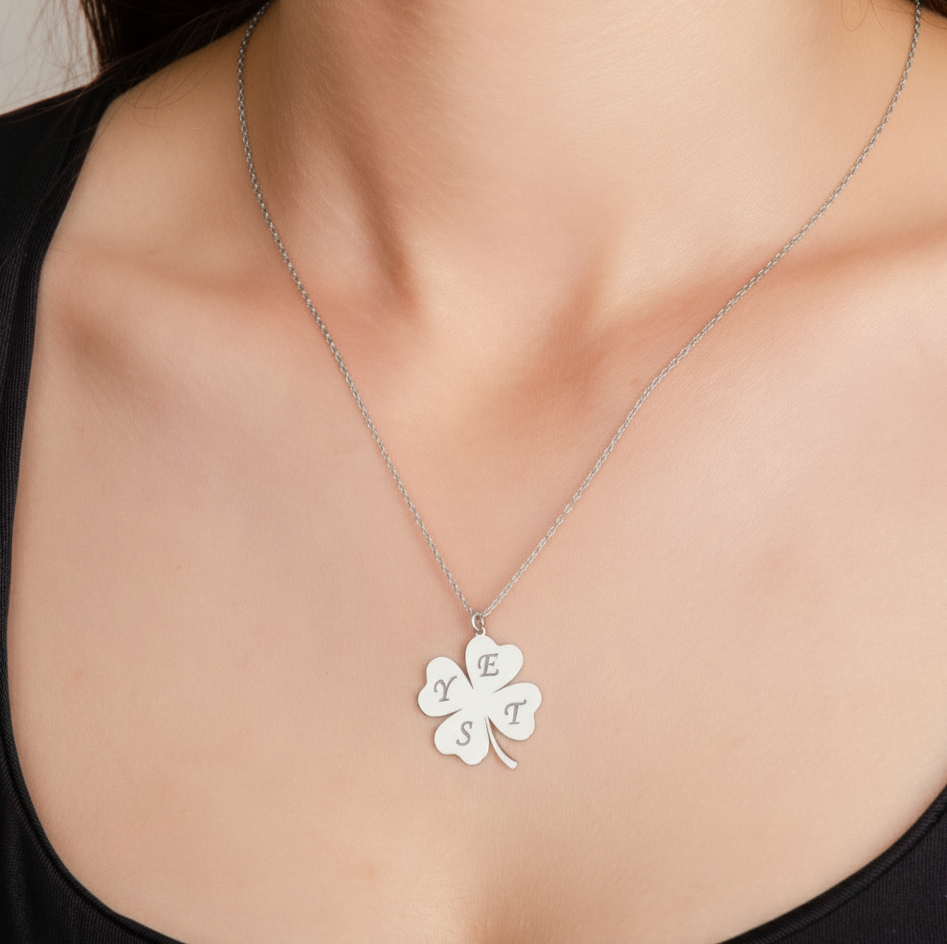 925 Ayar Yonca Harf Gümüş Kolye (Altın veya Gümüş Renkte, Farklı Zincir Seçenekli)