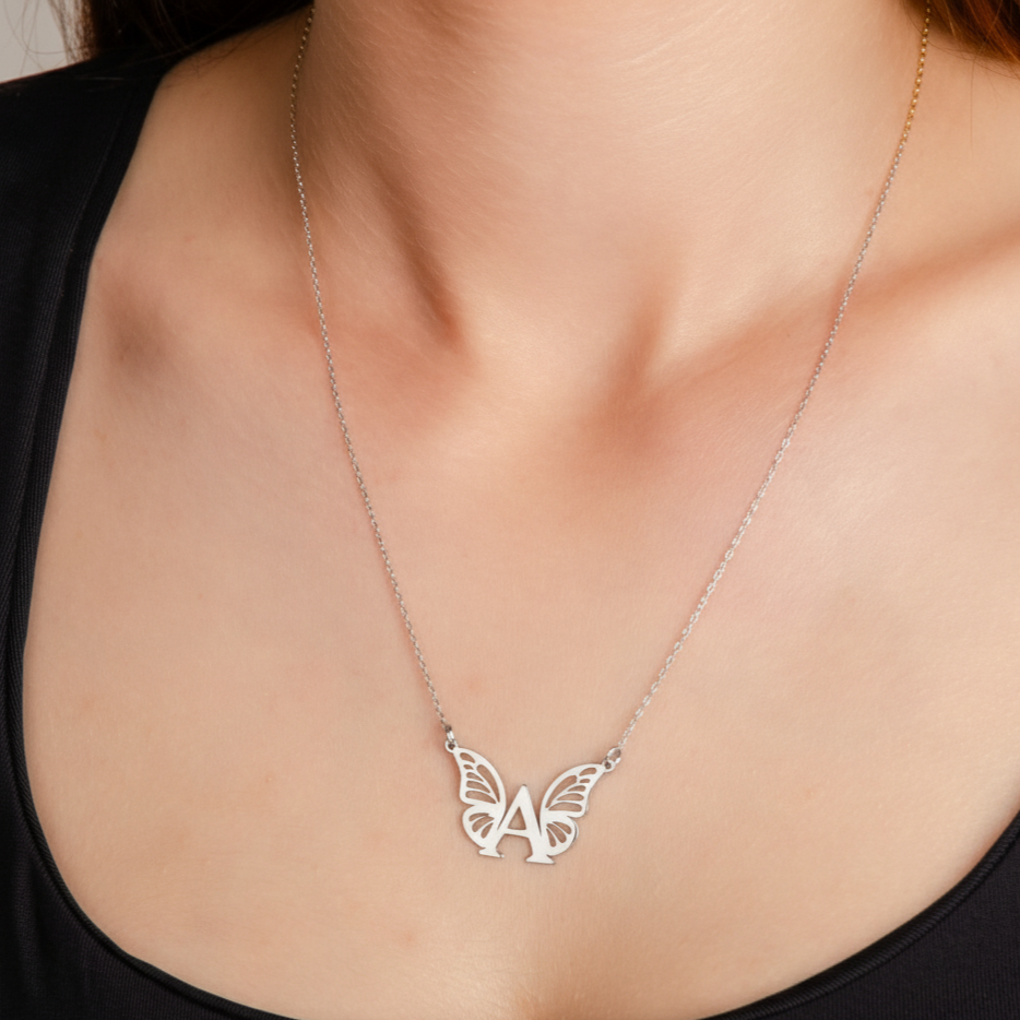 925 Ayar Harfli Kelebek Gümüş Kolye (Altın veya Gümüş Renkte, Farklı Zincir Seçenekli)