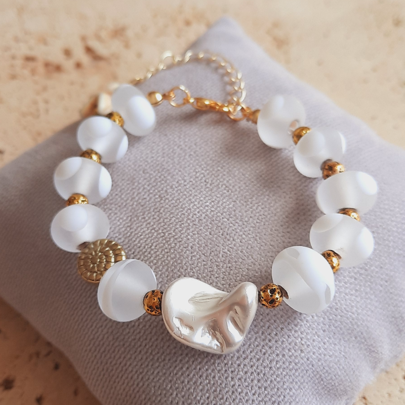 Eskitme Cam Beyaz Barok İnci Bileklik