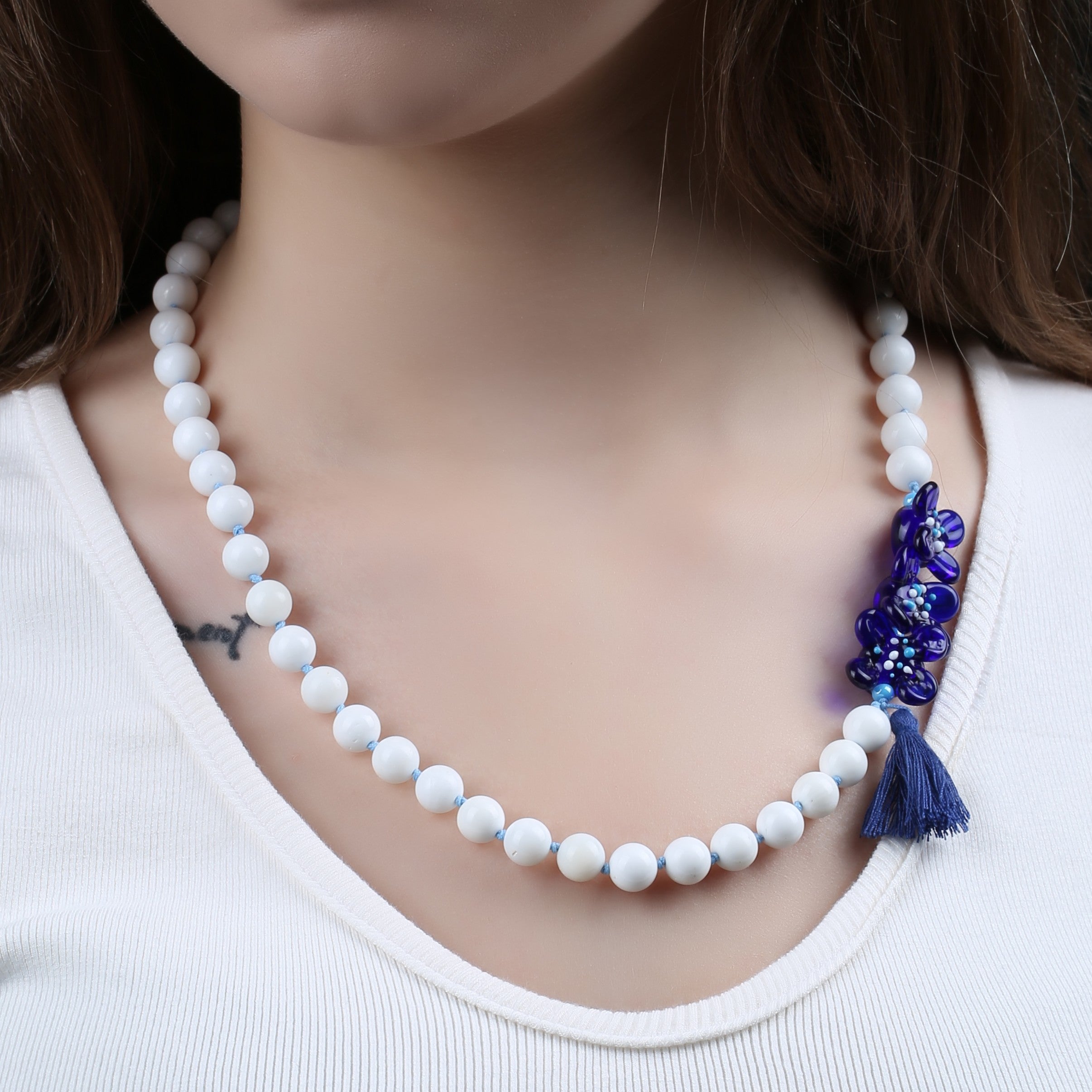 Lacivert Beyaz Çan Çiçeği Murano Doğaltaş Kolye