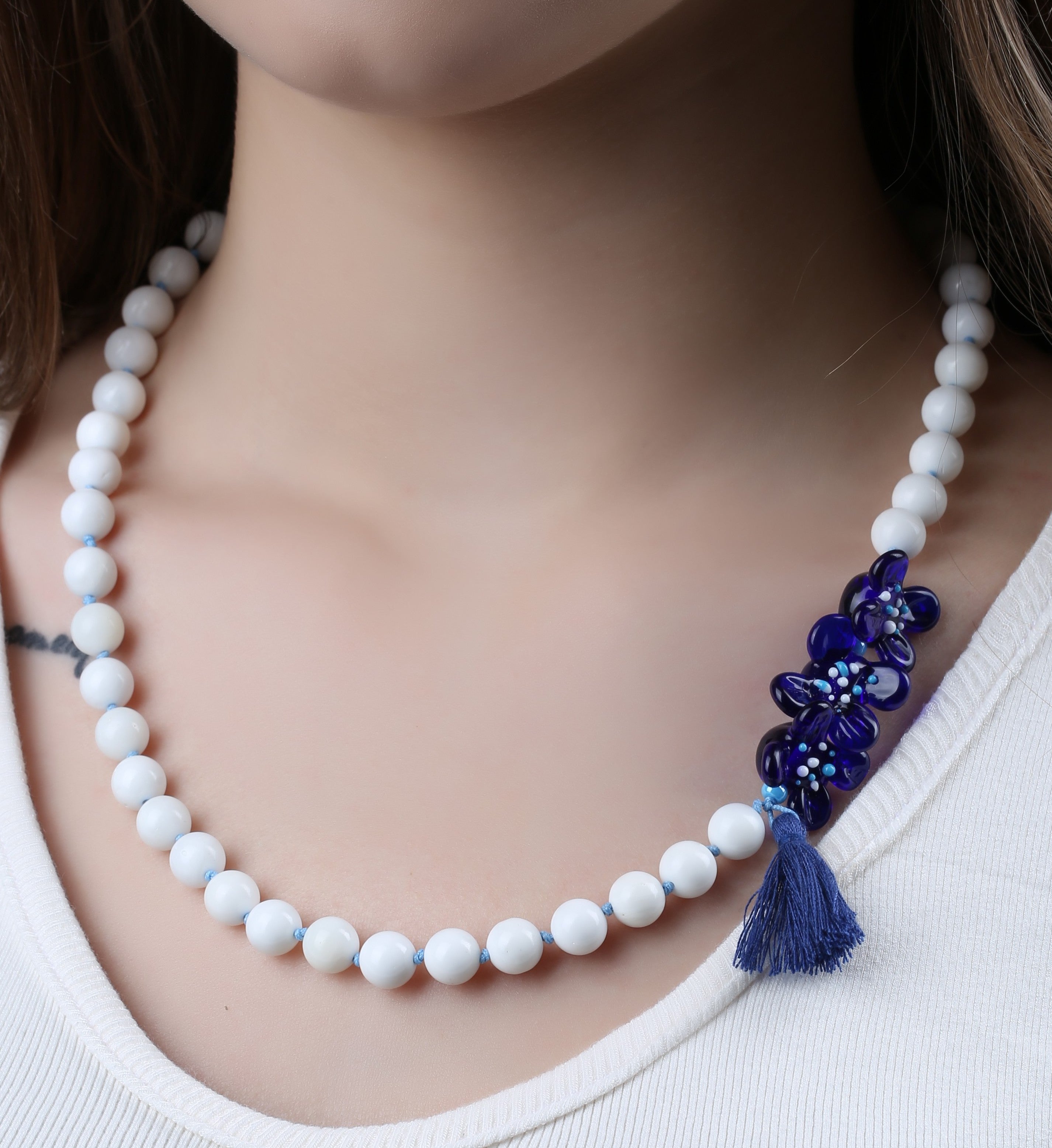 Lacivert Beyaz Çan Çiçeği Murano Doğaltaş Kolye