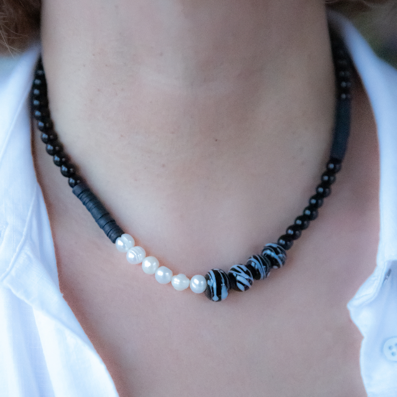 Siyah Beyaz İnci Murano Cam Kolye