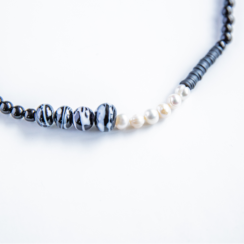 Siyah Beyaz İnci Murano Cam Kolye